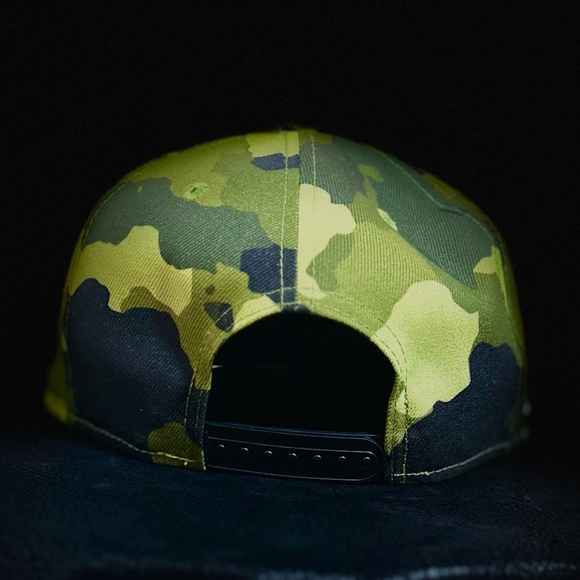 Mens New Era Boston Red Sox Camo SnapBack Hat - Picture 4 of 5